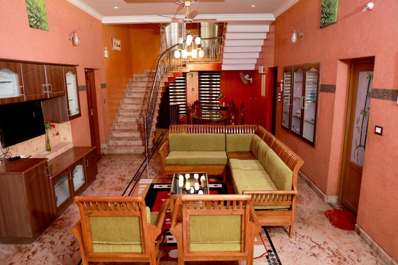 Hotel Gilead Holliday à Tāmarakulam Extérieur photo