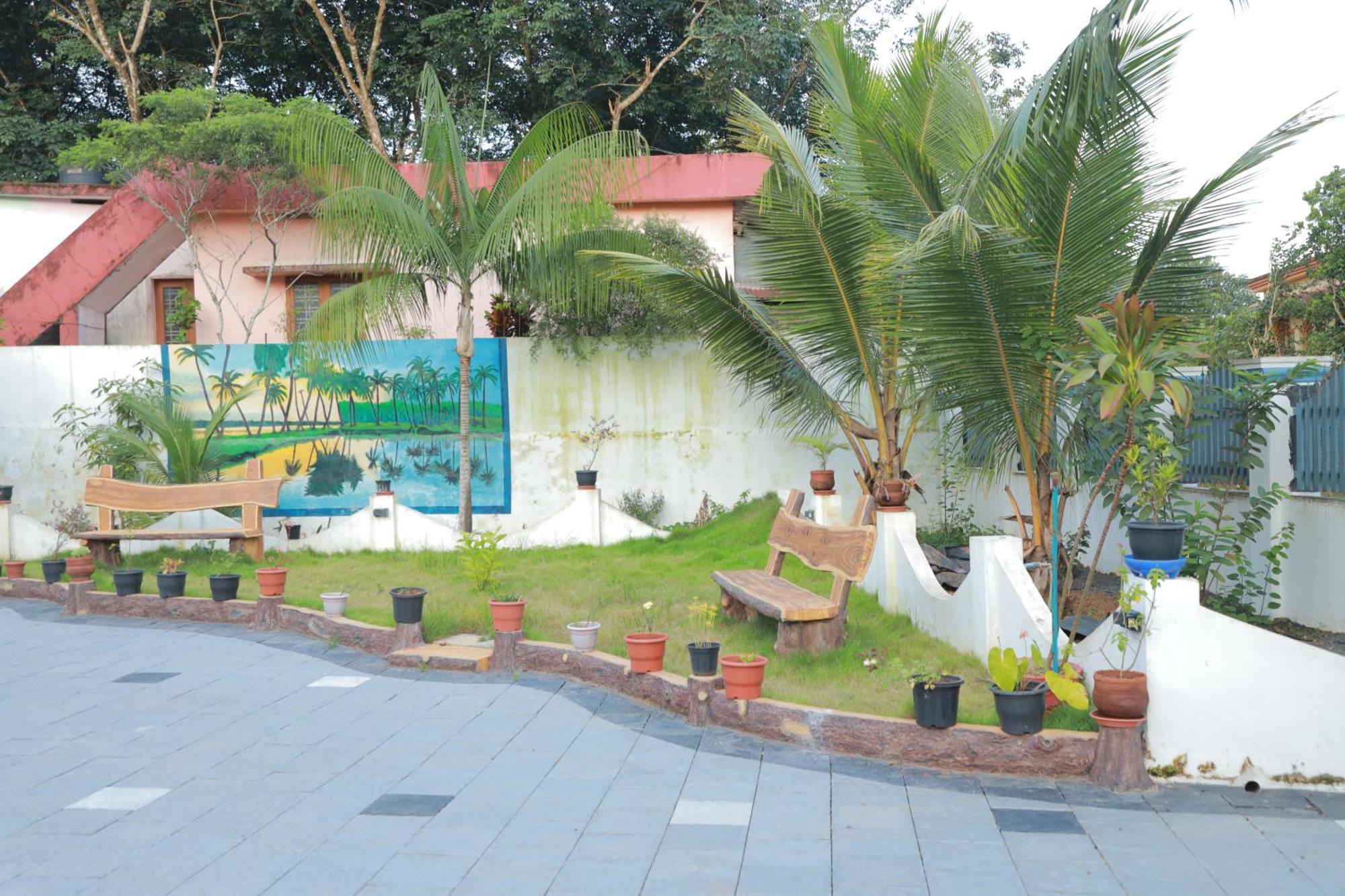 Hotel Gilead Holliday à Tāmarakulam Extérieur photo