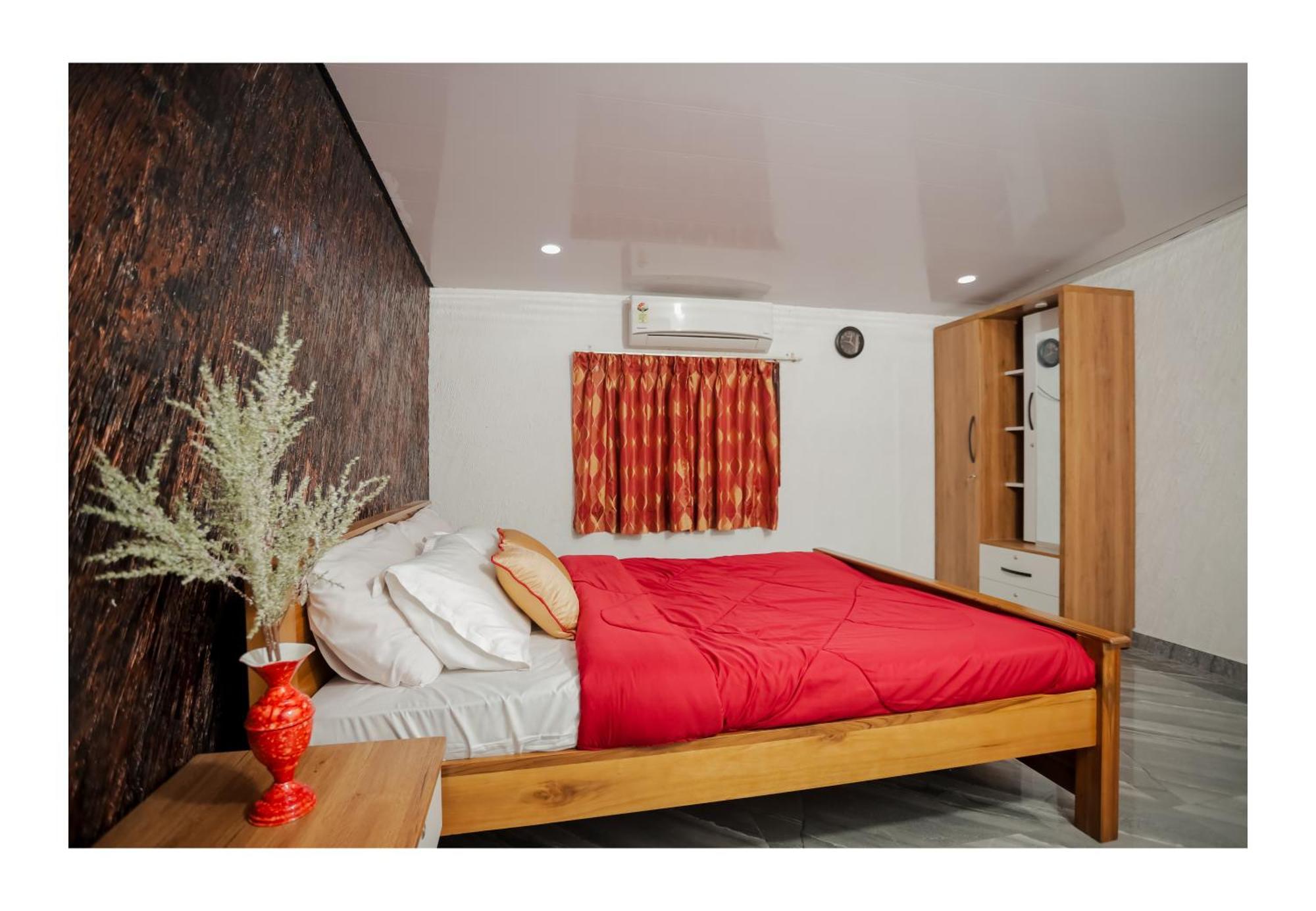 Hotel Gilead Holliday à Tāmarakulam Extérieur photo